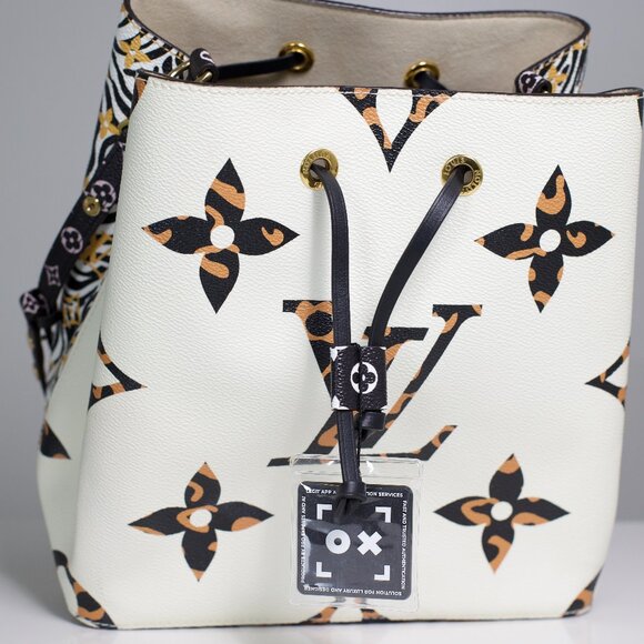 Louis Vuitton Monogram Giant Jungle Neo Noe Bucket Bag - Picture 3 of 11